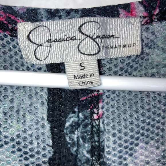 Jessica Simpson Pineapple Workout Tank Size Small - Picture 3 of 5